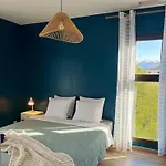Contemporaine, Jardin Mediterraneen Et Piscine Privee
