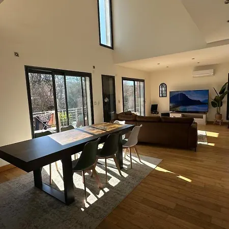 Contemporaine, Jardin Mediterraneen Et Piscine Privee *
