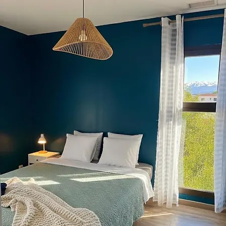 Contemporaine, Jardin Mediterraneen Et Piscine Privee