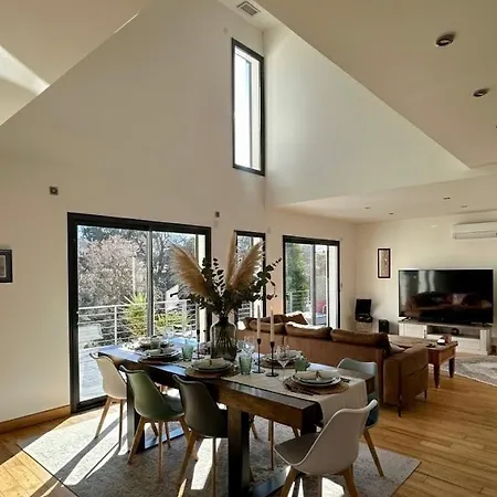 Contemporaine, Jardin Mediterraneen Et Piscine Privee *