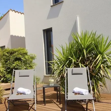 Contemporaine, Jardin Mediterraneen Et Piscine Privee Villa