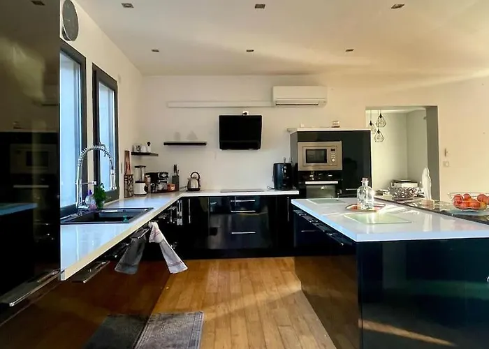 Contemporaine, Jardin Méditerranéen Et Piscine Privée Villa *