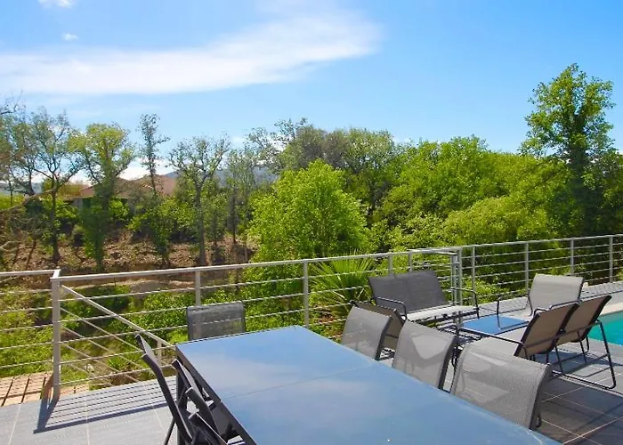 Contemporaine, Jardin Mediterraneen Et Piscine Privee