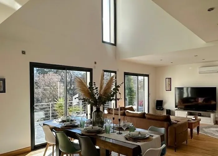 Contemporaine, Jardin Mediterraneen Et Piscine Privee *